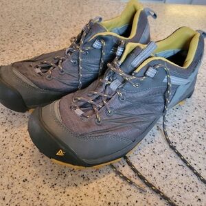 Keen Mens SZ 10 Waterproof Sneakers